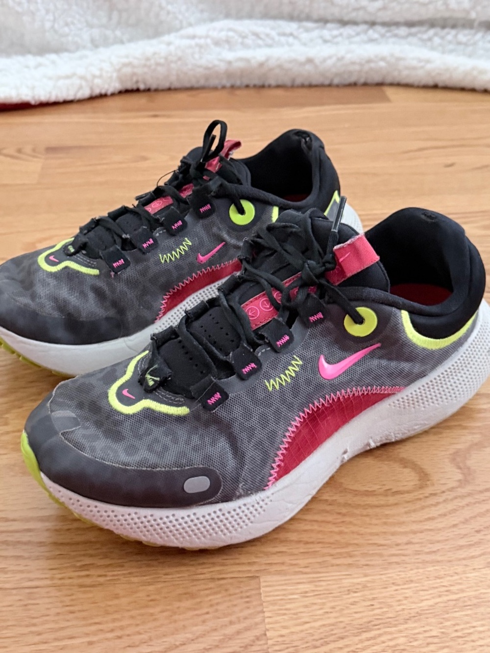 Nike Womens Escape Run Road Running Shoes (9)